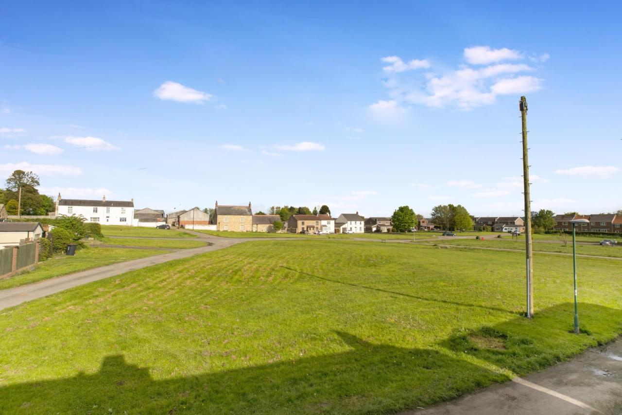 2 Bed With Garden & Stunning Field Views Holiday home *