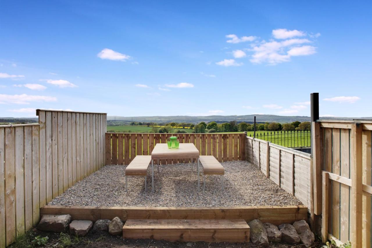 2 Bed With Garden & Stunning Field Views *
